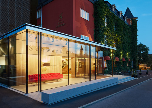 Außenbereich eingang lounge hotel schwärzler bregenz barrierefreiheit